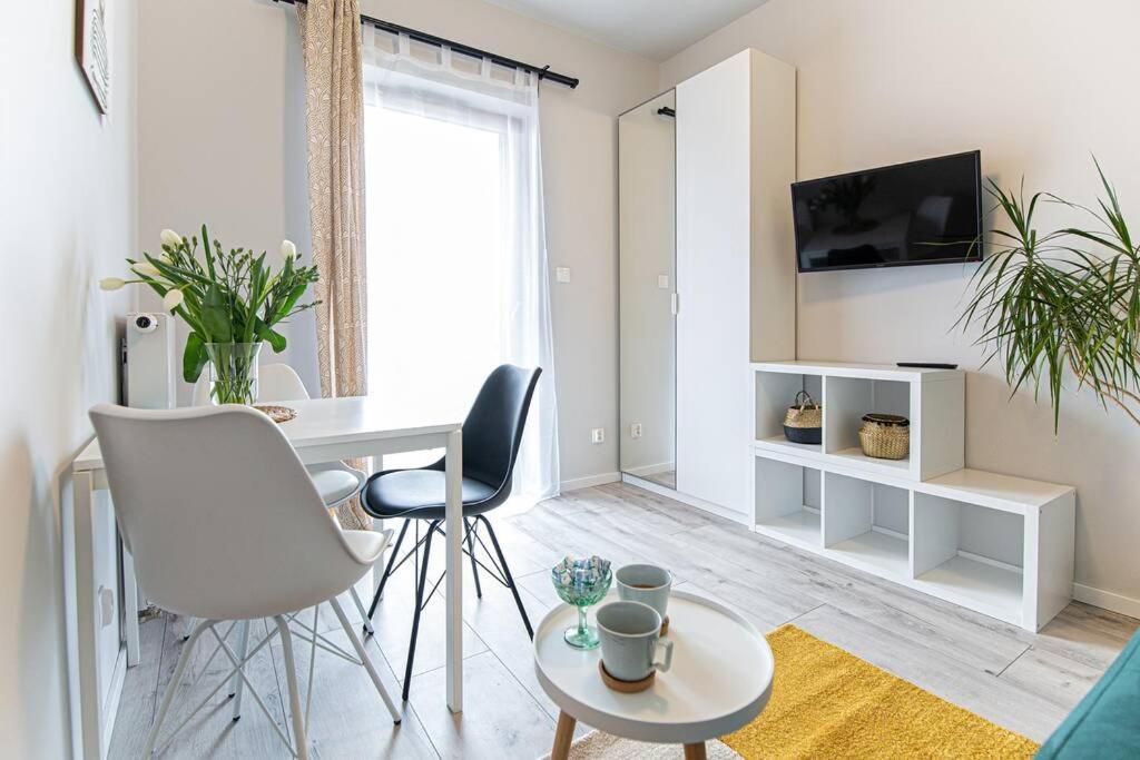 Apartament With Garden Bezplatny Parking !!! Краків Екстер'єр фото