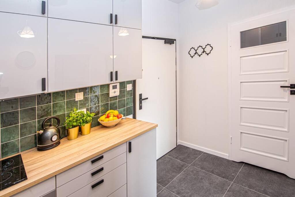 Apartament With Garden Bezplatny Parking !!! Краків Екстер'єр фото